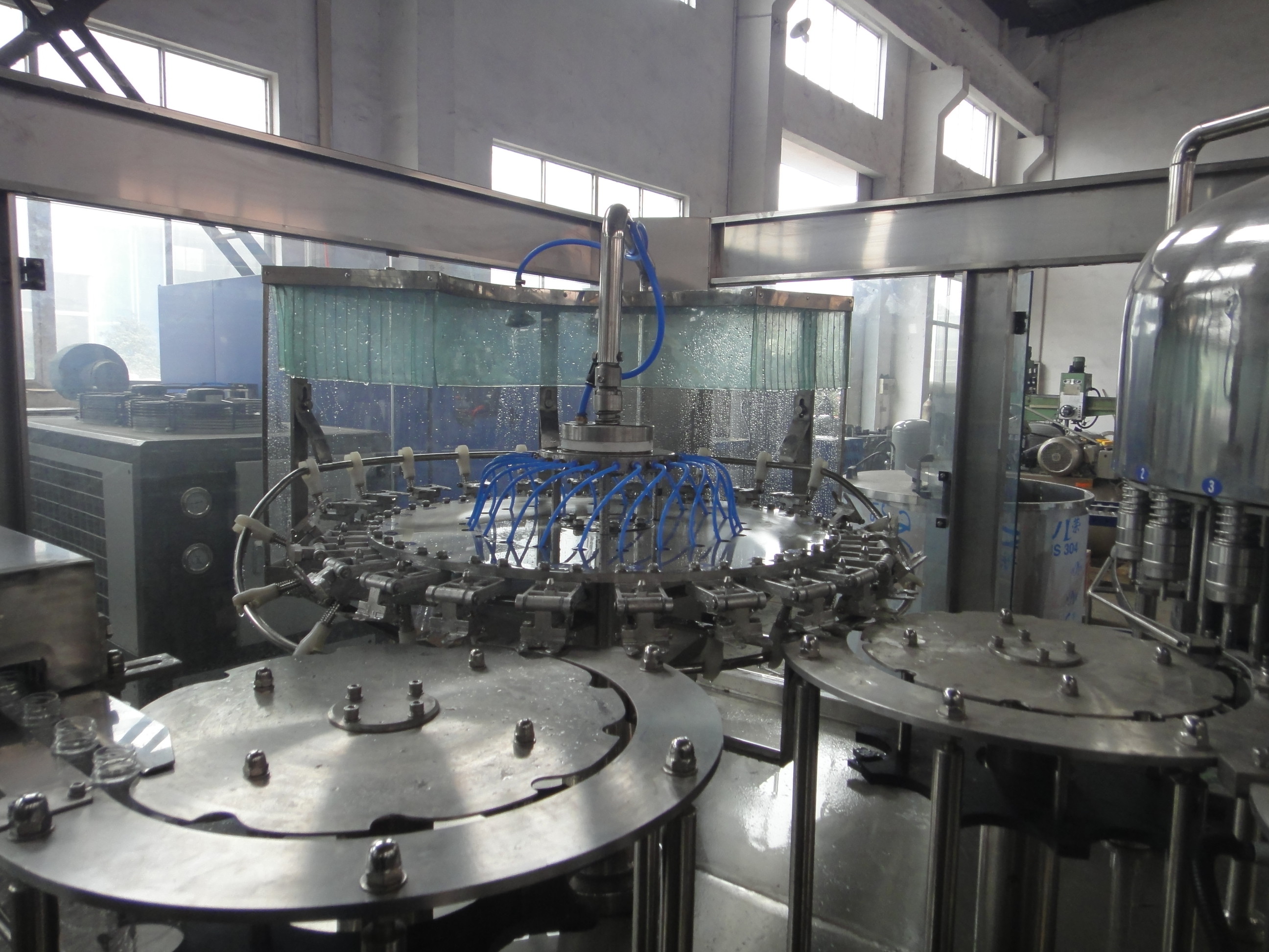 Pulp Juice Filling Machine / Mirinda Soft Drinks Automatic Liquid Filling Machine